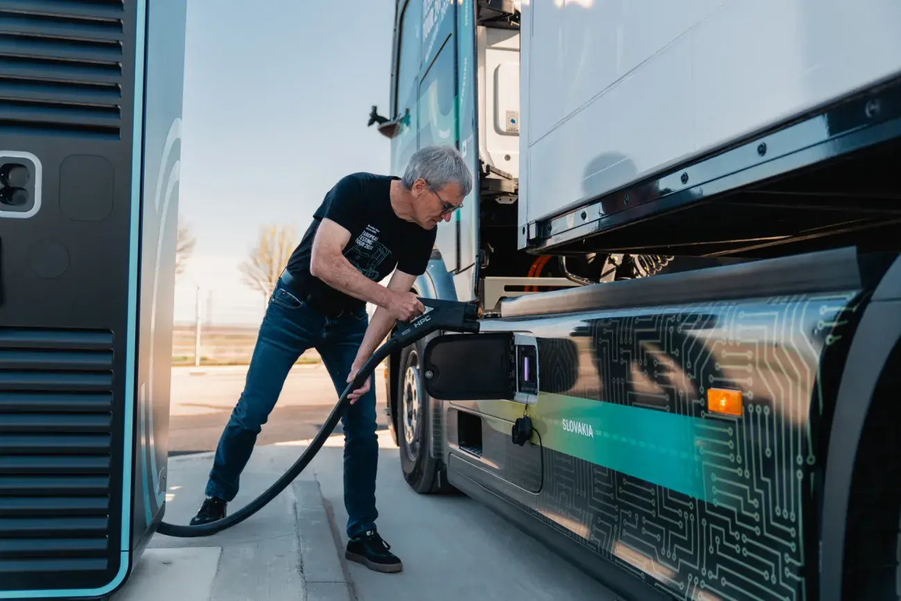 ładowanie trucka elektrycznego